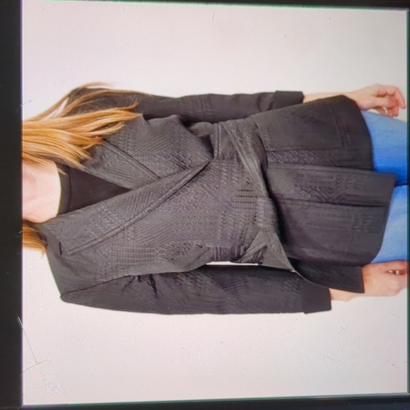 BCBG MAXAZRIA* NWT textured, wrap 2 pocket long sleeve notch collar lapel blazer - Picture 10 of 16